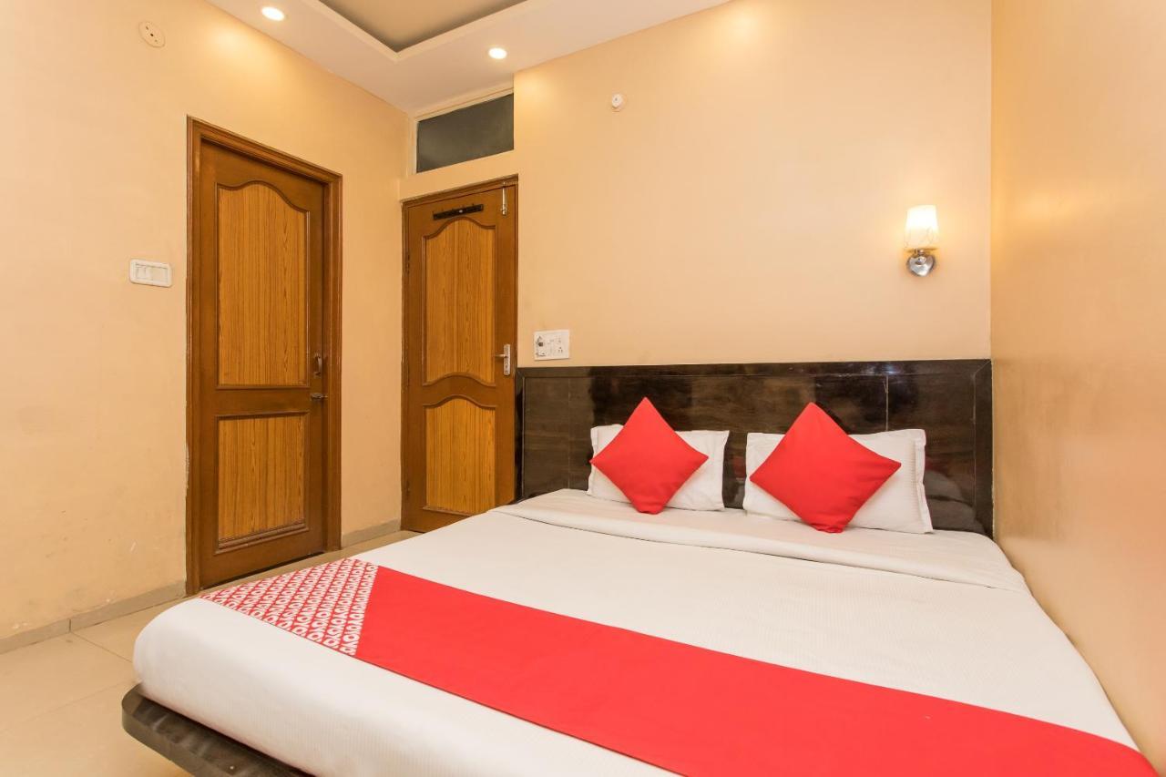 Hotel Care Residency 3*