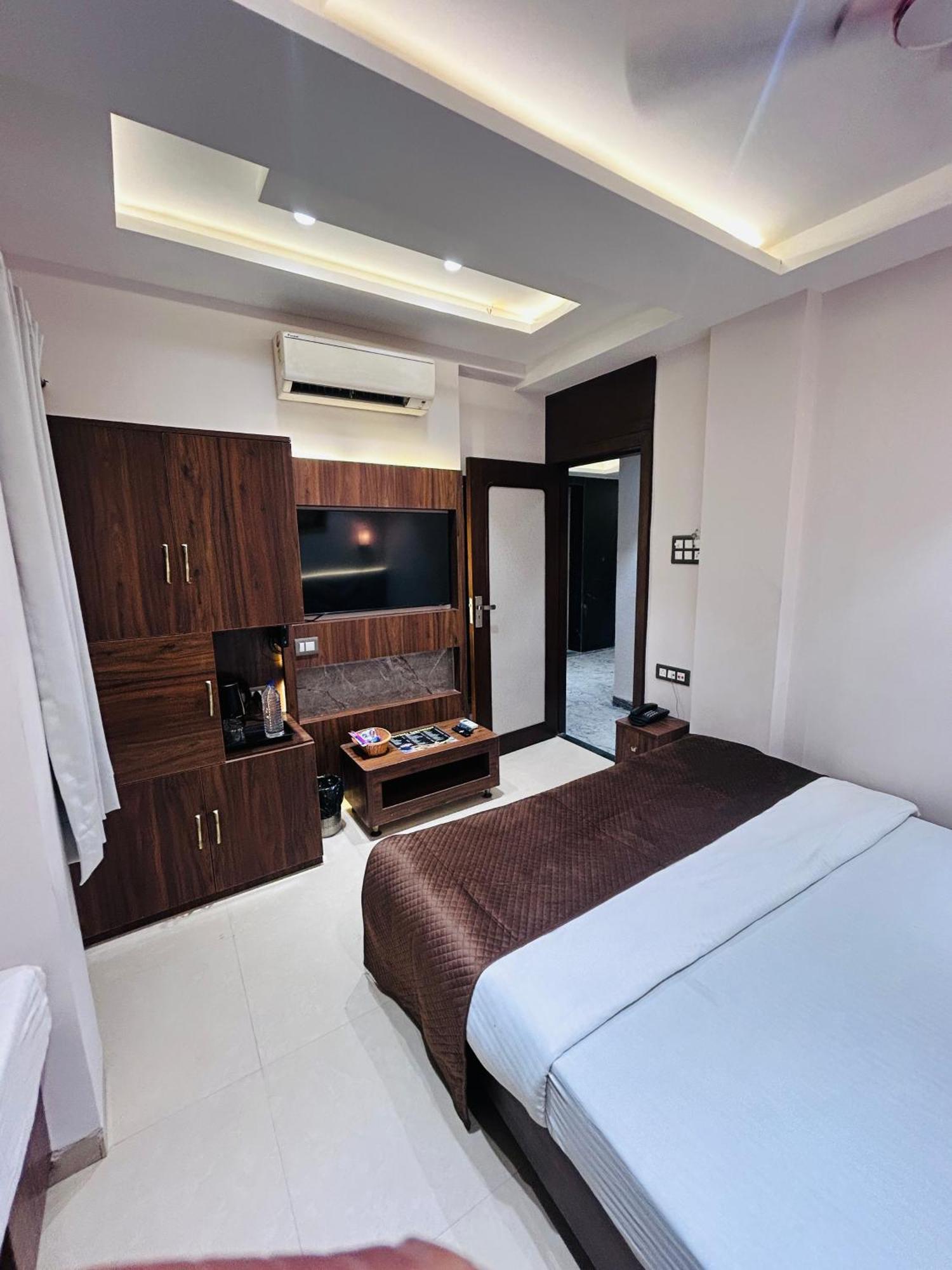 Hotel Care Residency 3*