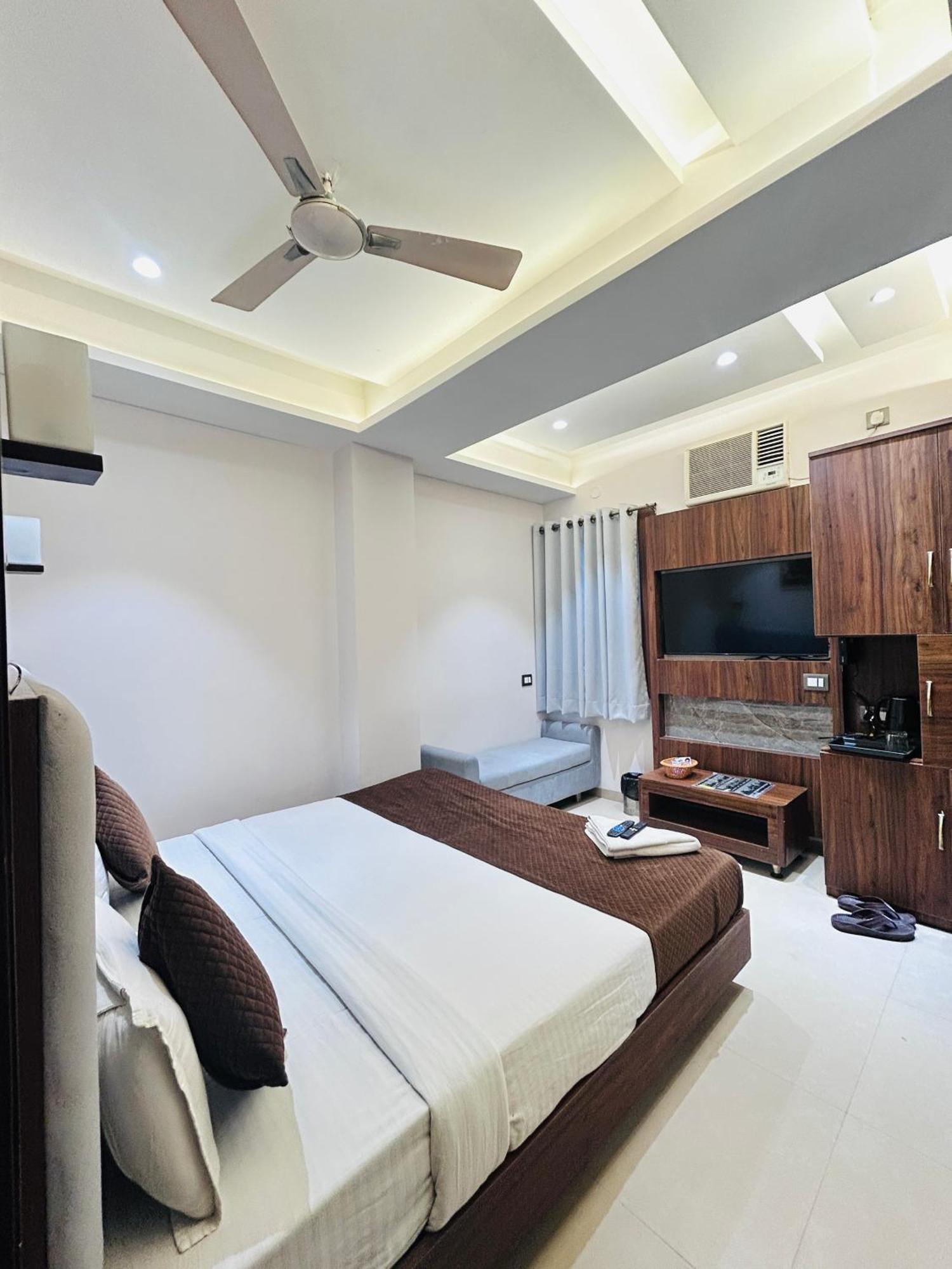 Hotel Care Residency 3*