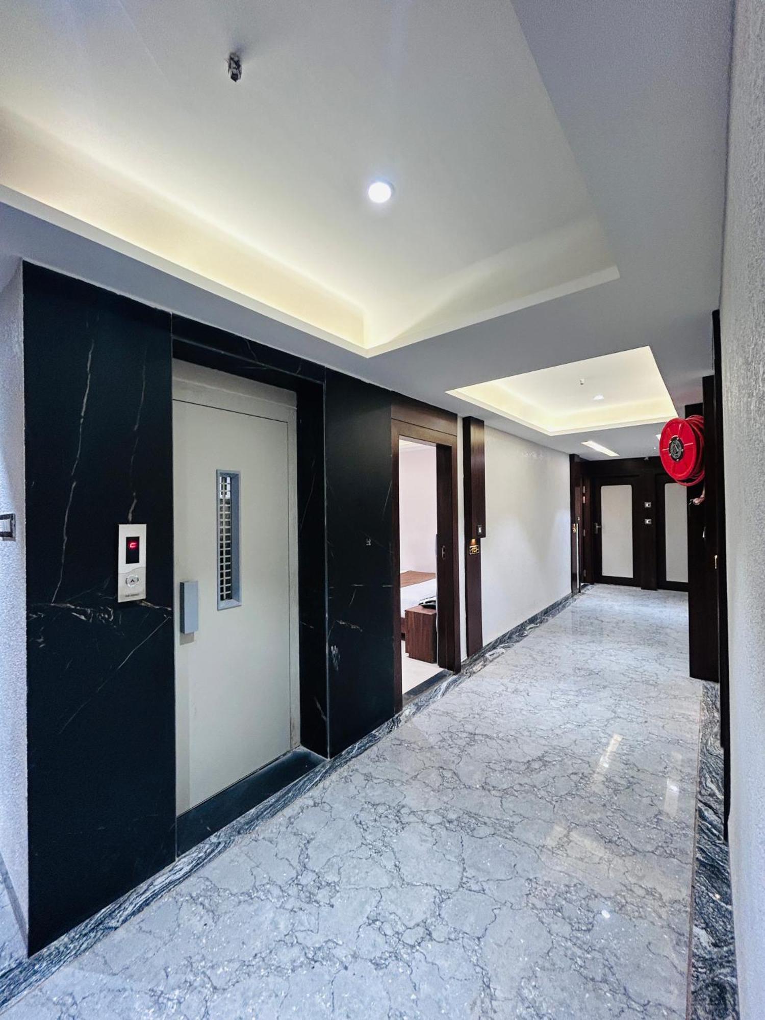 Hotel Care Residency 3*