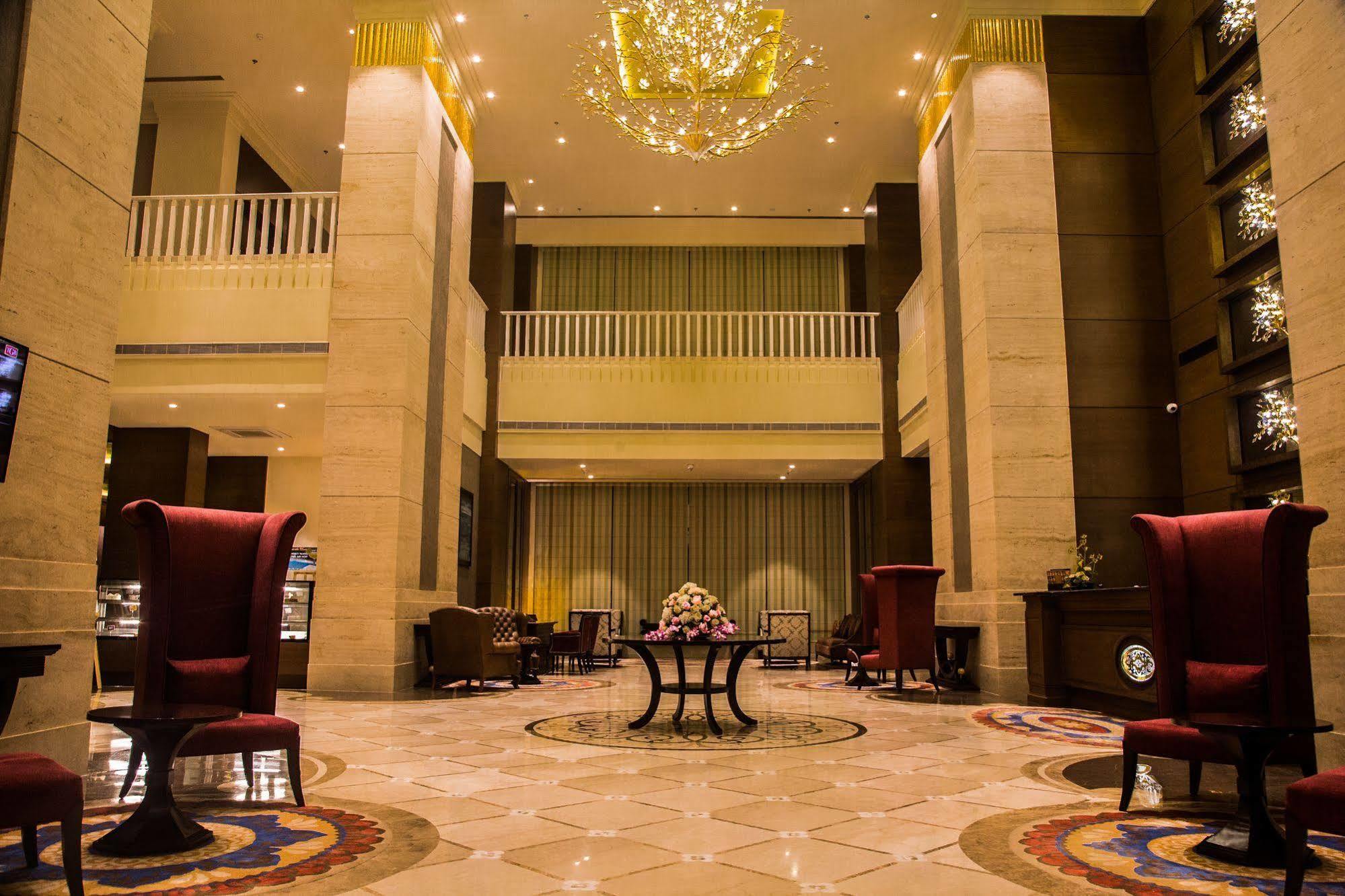 Sheraton Grand Palace 5*