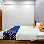 Spot On 76764 Hotel Lux