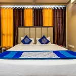 Oyo 5253 Hotel Orange Lily