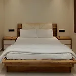 Stay10 Luxury Service Apartment