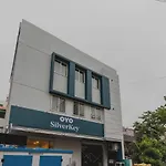 Super Oyo Collection O 81793 Hotel Staywell