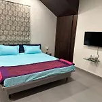 Brij Homes- Exquisite 1Br In A Villa With Kitchen
