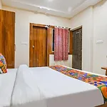 Fabhotel Royal Palace