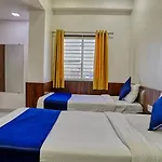 Fabhotel Ten Eleven Grand
