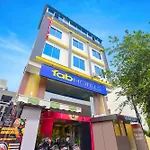 Fabhotel The Max Glory