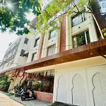 Hotel Vrindavan Palace