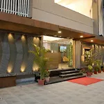 Hotel The Grand