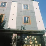 Hotel O Kamari Inn