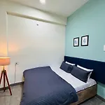 Home Escape 2Bhk Apartment Near Bombay Hospital