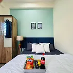 Home Escape 2Bhk Apartment Near Bombay Hospital
