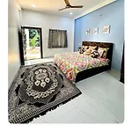 Spacious Green Oasis Stay, Narmada Villa