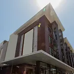 Capital O 13104 Hotel 25 Hours