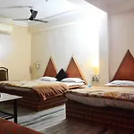 Hotel Rama Inn