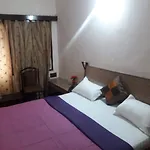 Hotel Rama Inn