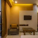 Hotel Giri Shankara