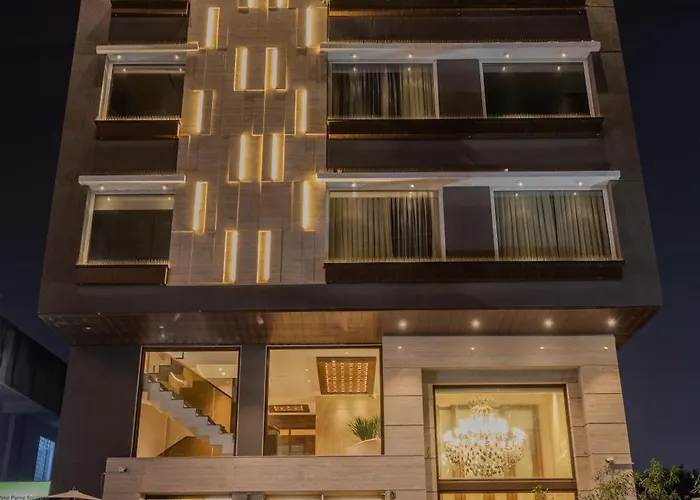 Hotel Golden Aura
