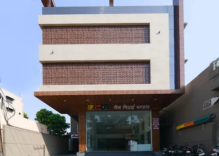 Treebo Avadh Residency