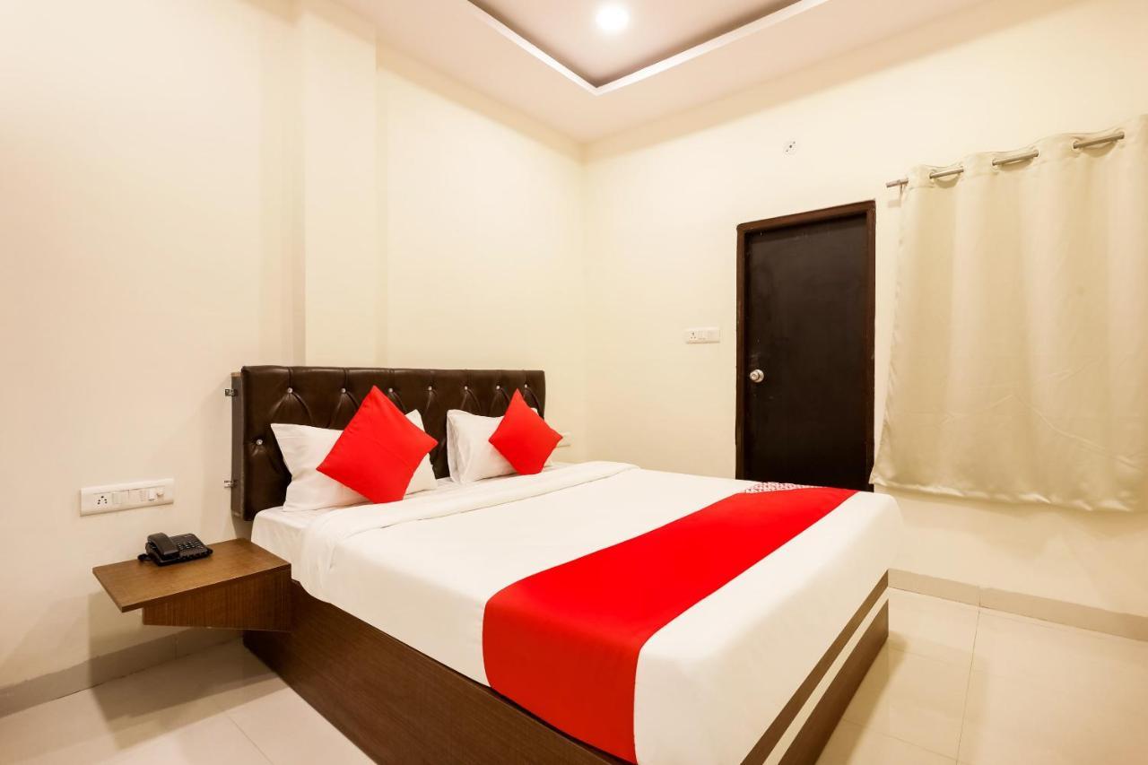 Oyo Flagship 30861 Velocity Vijay Nagar Hotel 3*