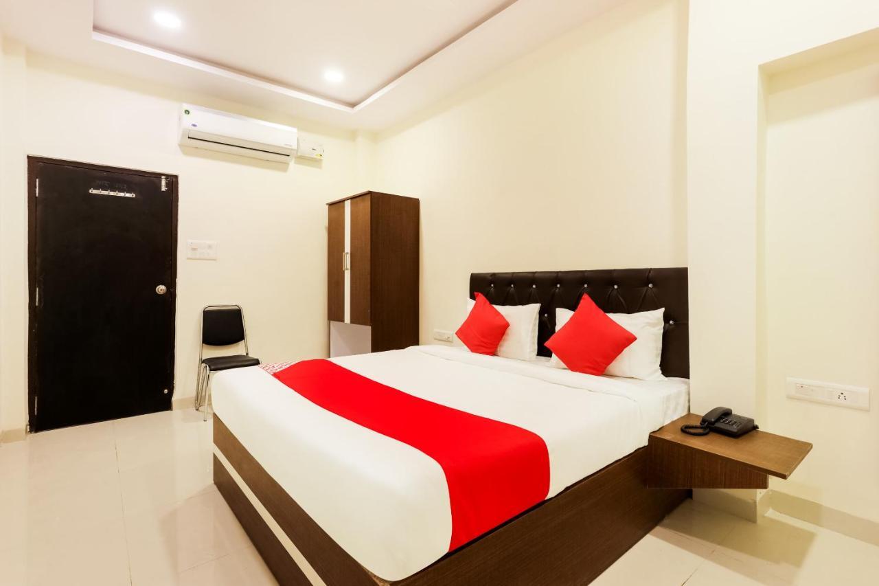 Oyo Flagship 30861 Velocity Vijay Nagar Hotel 3*