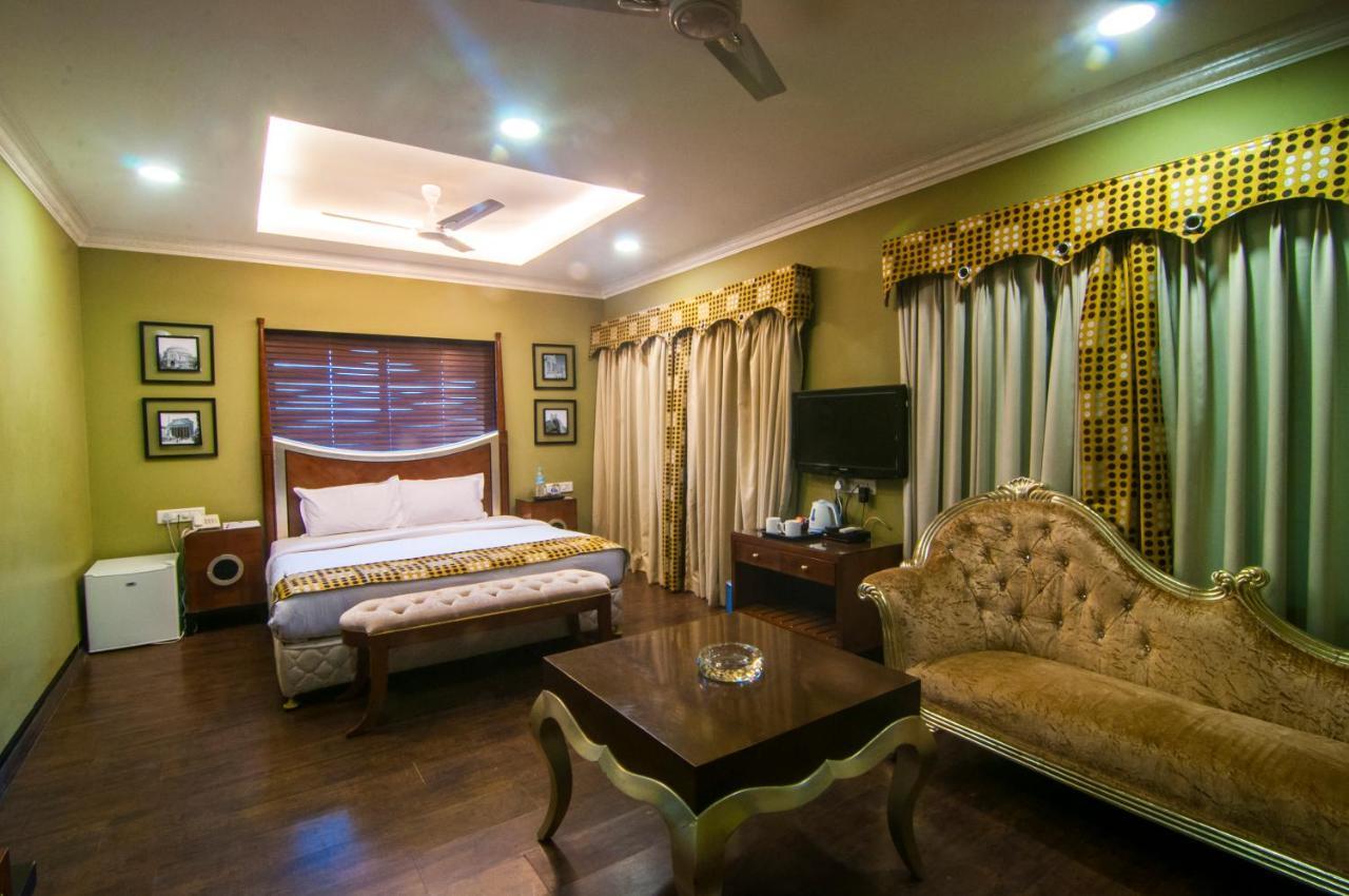Hotel Jalsa & Banquets,indore 3*