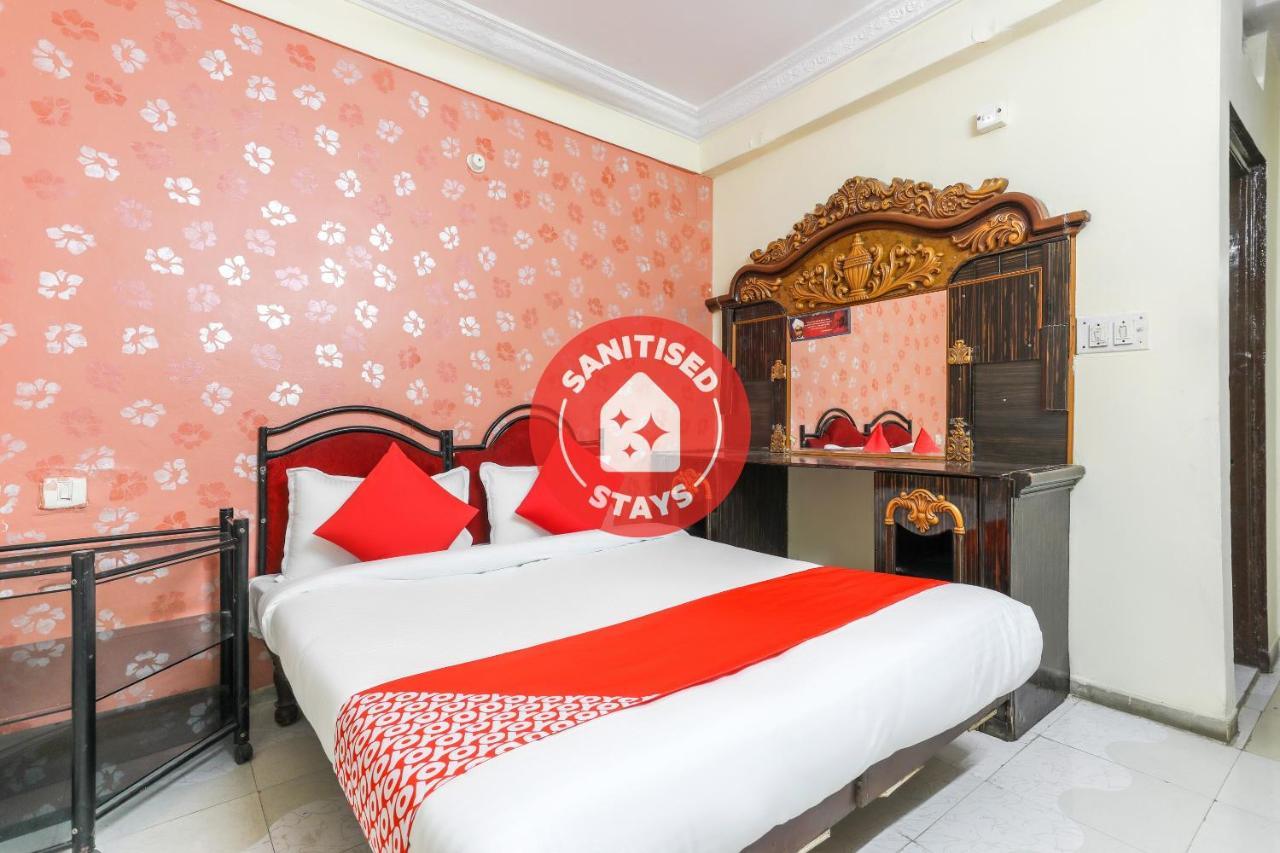 Oyo 62194 Pleasure Palace