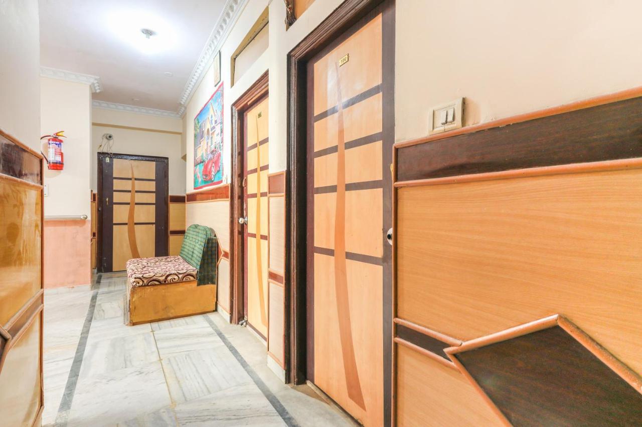 Oyo 62194 Pleasure Palace Indore
