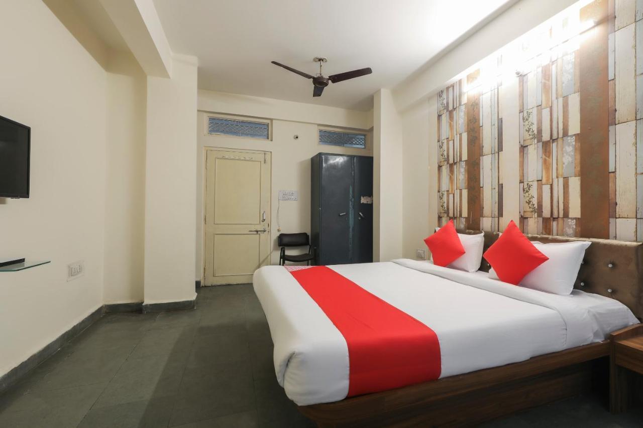 Oyo 41740 Karnawat Indore