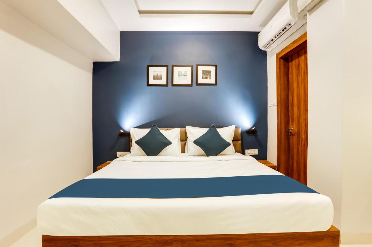 Hotel Vaccinated Staff - Silverkey Executive 60501 Babul Nagar