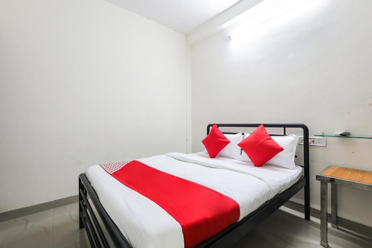 Oyo 62197 Shri Madan Mahal 3* Indore