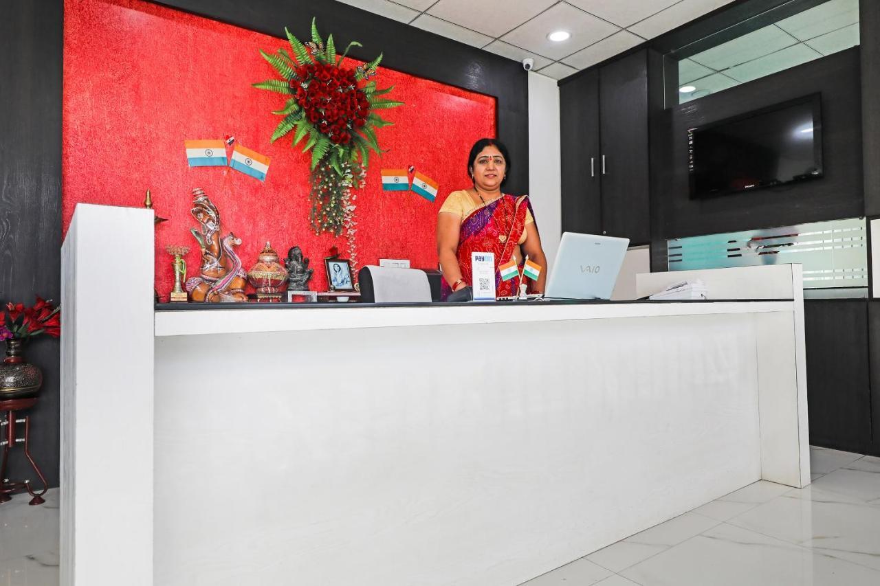 Hotel Oyo 62197 Shri Madan Mahal Indore