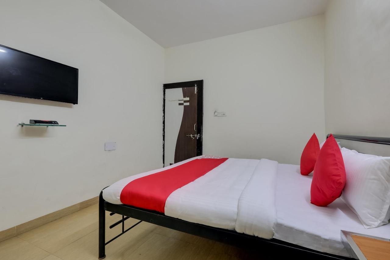 Oyo 62197 Shri Madan Mahal Hotel Indore