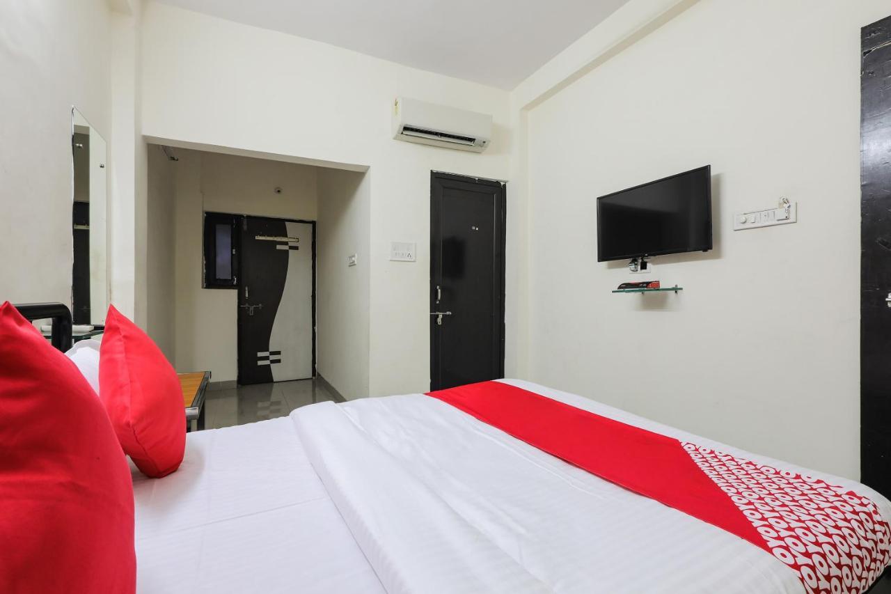 Oyo 62197 Shri Madan Mahal 3* Indore