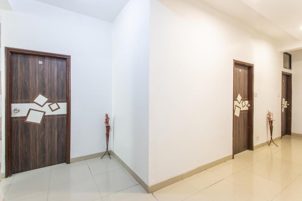 Oyo 3205 New Luxury Royale Hotel 3*