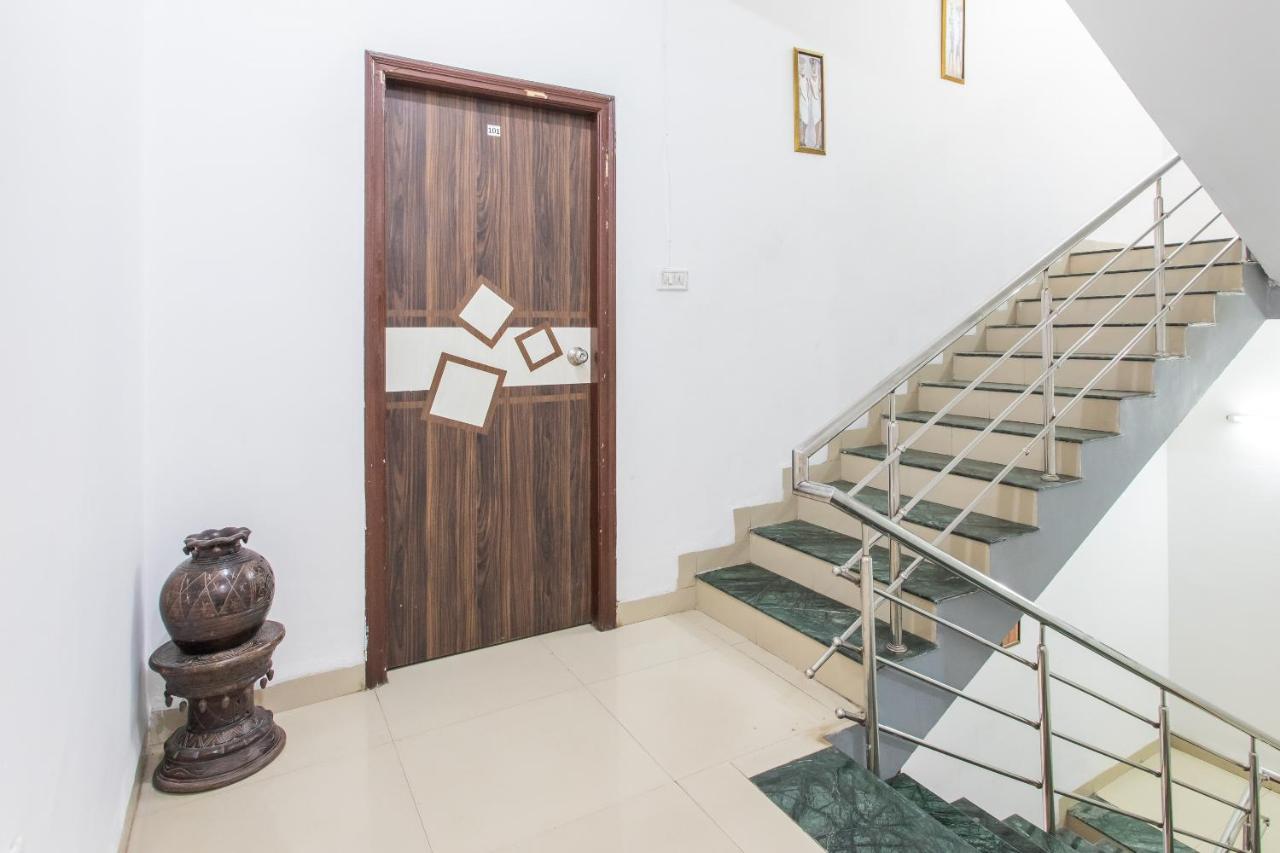 Hotel Oyo 3205 New Luxury Royale Indore