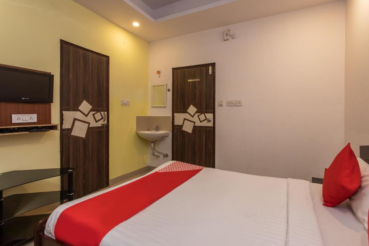 Oyo 3205 New Luxury Royale 3* Indore