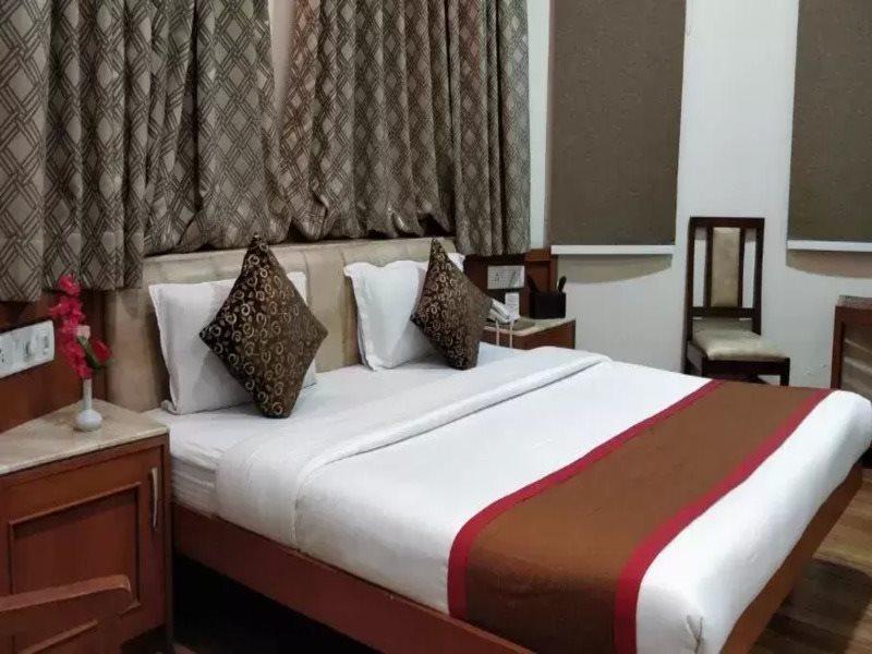 Apna Avenue Hotel