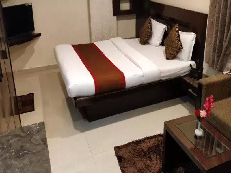 Apna Avenue Hotel