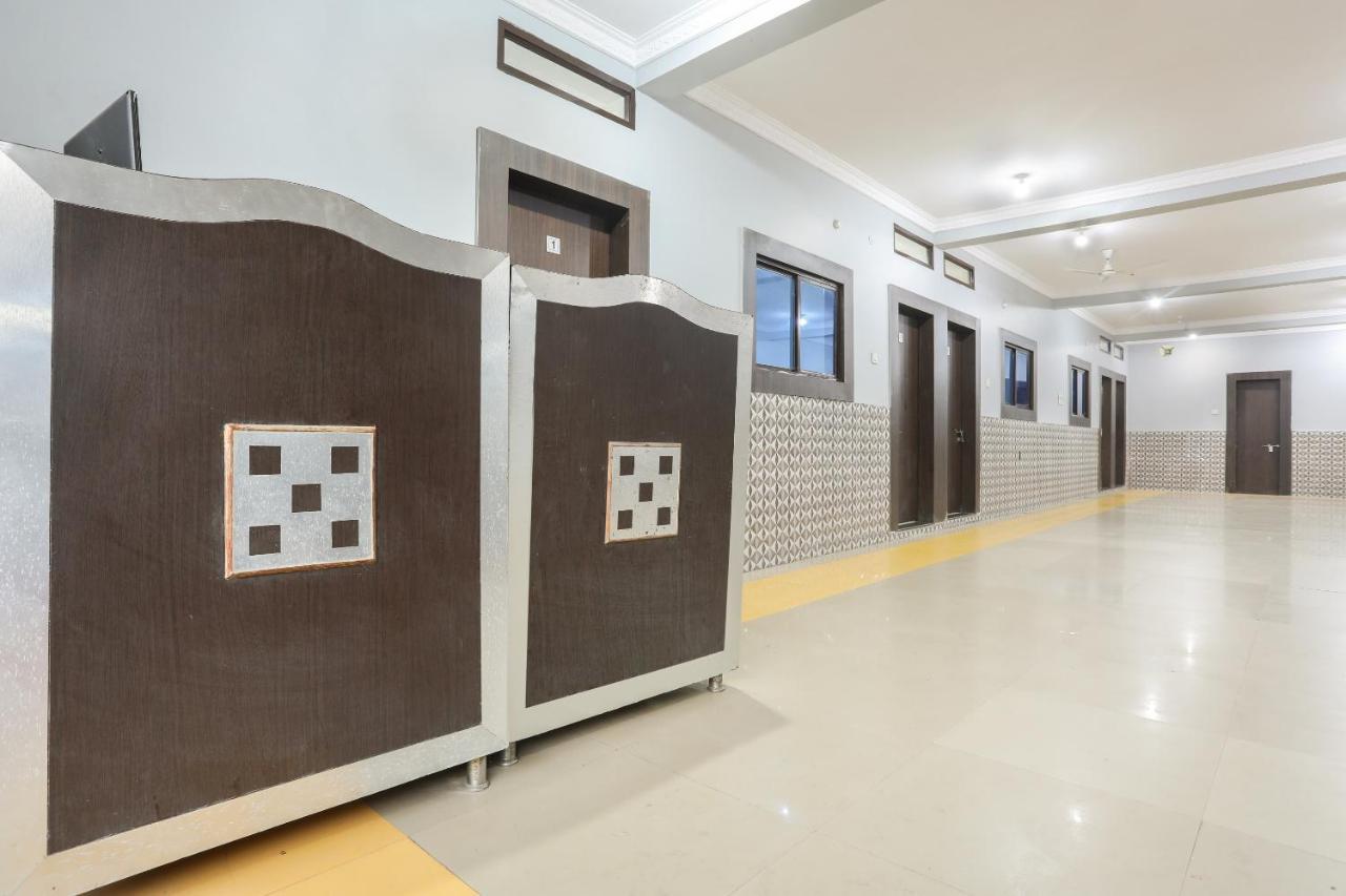 Oyo 60844 Jash Garden Restaurant Hotel 3*