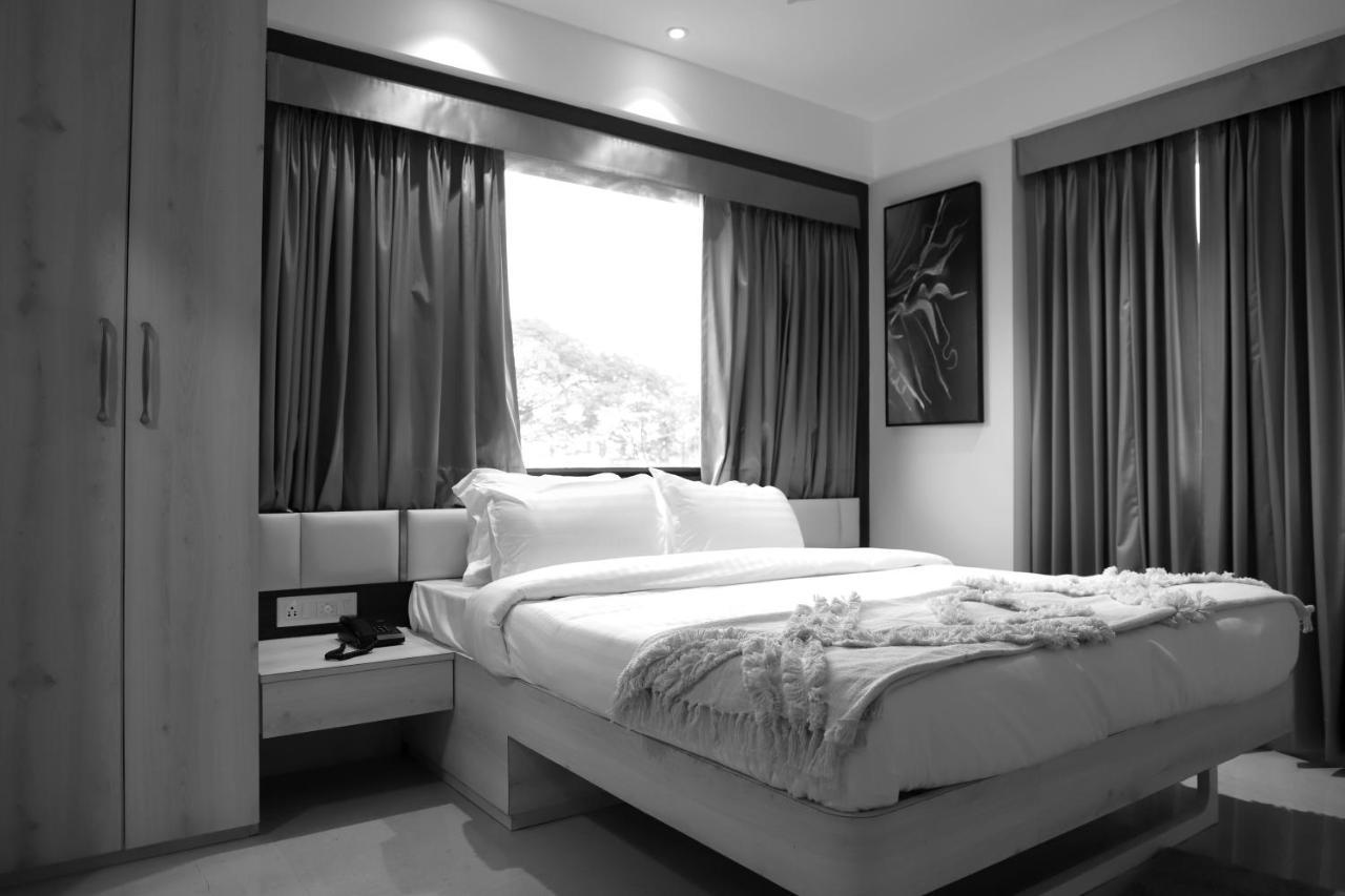 Grand Girdhar Hotel Indore