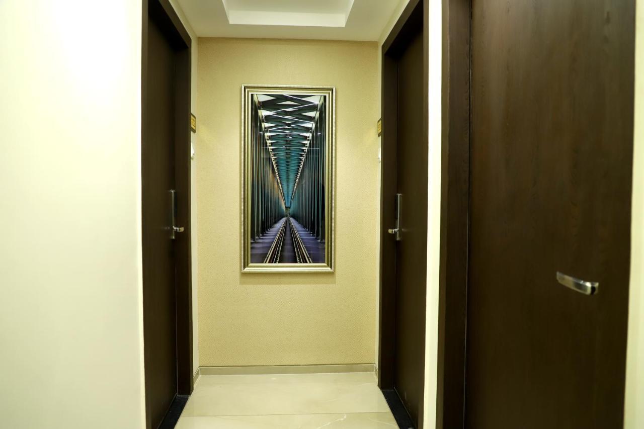 Grand Girdhar
