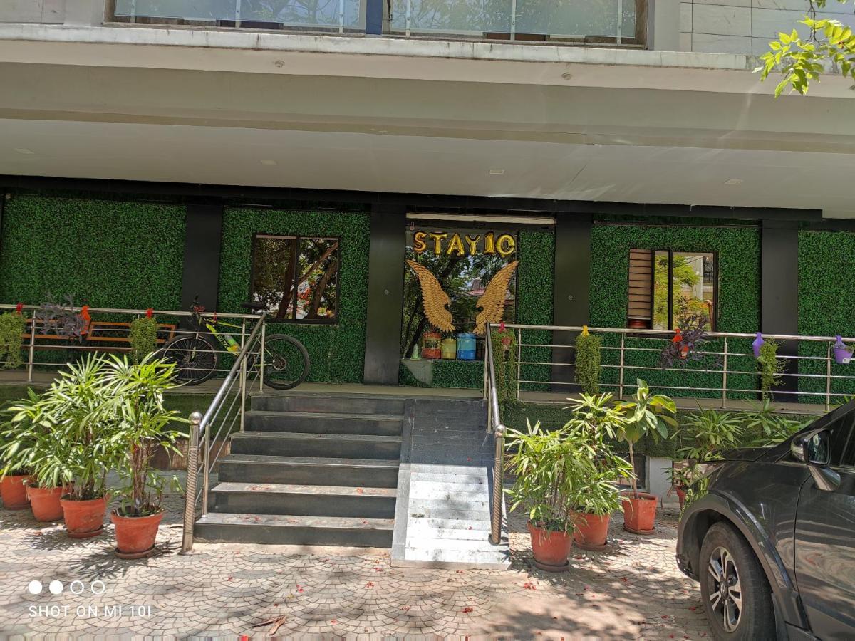 Stay10 Luxury Service Indore