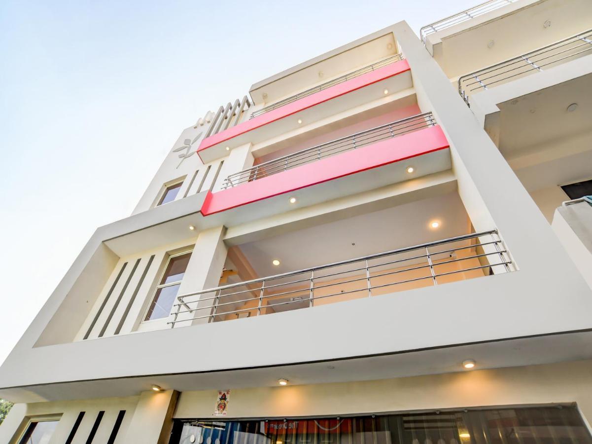 Oyo Asha Hotel Indore