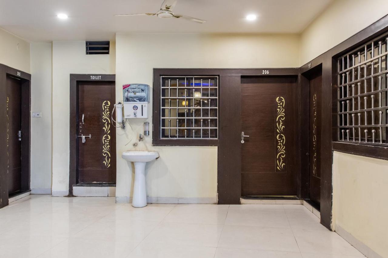 Oyo 3767 Gopal Palace 3*