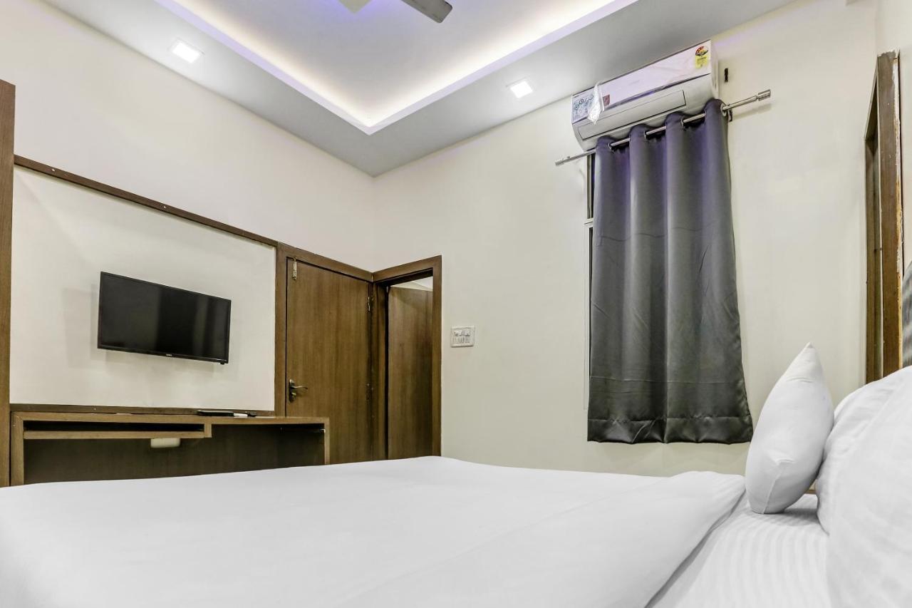 Capital O Ind699 Royal Indore