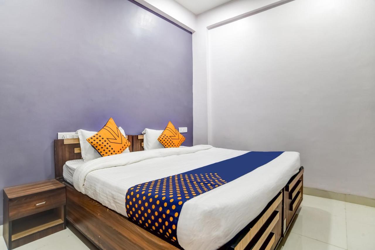 Hotel Spot On 76764 Lux Indore