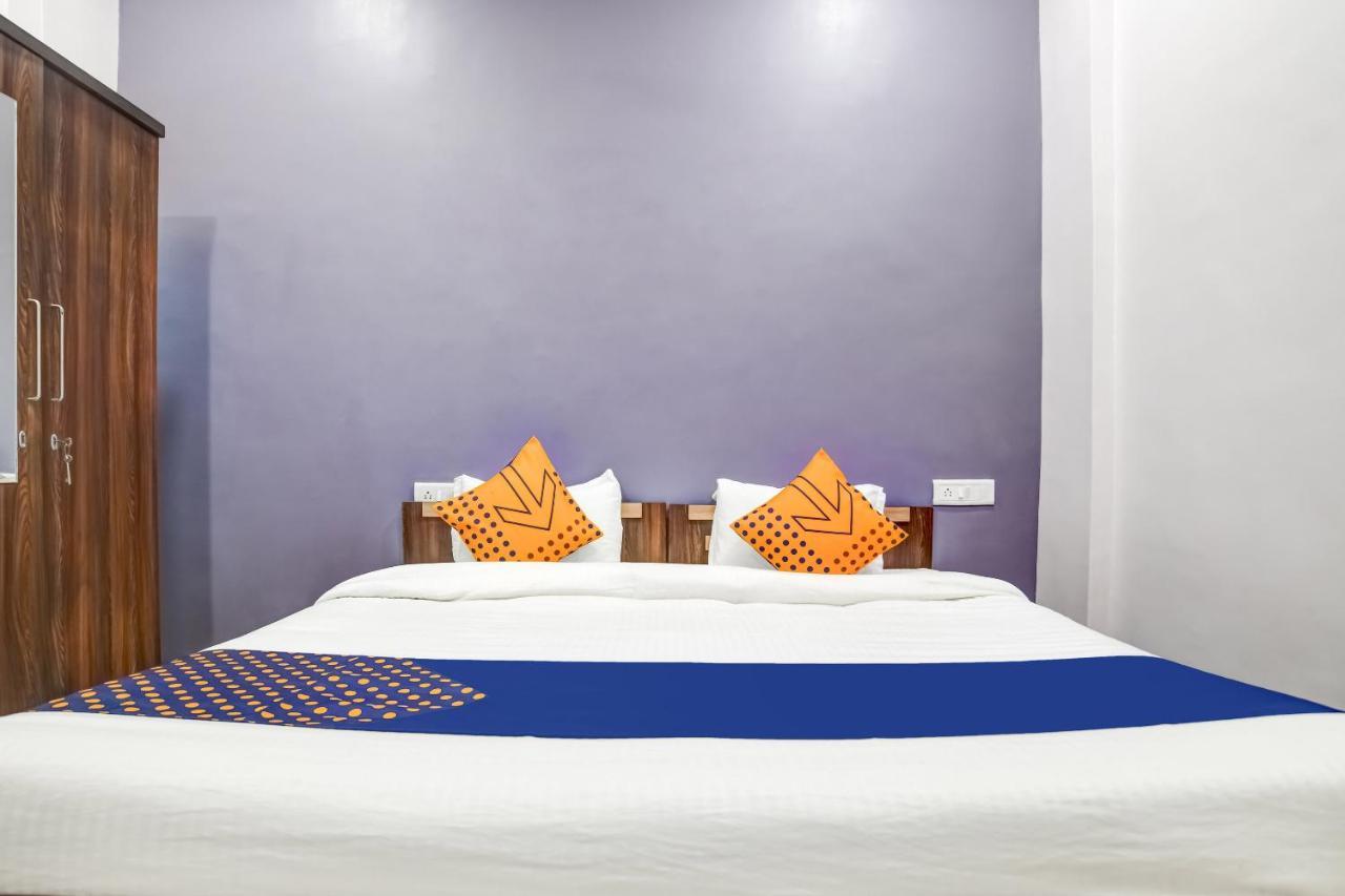 Hotel Spot On 76764 Lux Indore